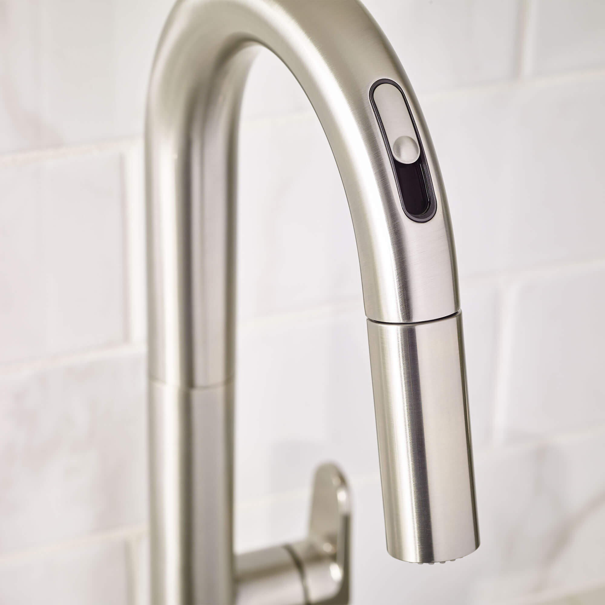 American Standard Beale Pull-Down Kitchen Faucet with Selectronic Hands-Free Technology - Image 5